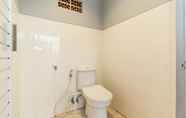 Toilet Kamar 4 Wensroom Seturan Student Castle Apartment