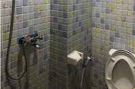 In-room Bathroom Seungit Syariah Inn