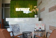 Bangunan 6 Butternut Tree Townhomes