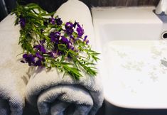 In-room Bathroom 7 Quins Style Resort Belitung 