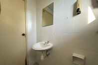 Phòng tắm bên trong OYO 89760 Harmoni Inn Hotel