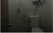 Toilet Kamar 4 Apartement The Suite Metro Aboy