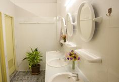 In-room Bathroom 5 Smart Hostel Chiang Mai