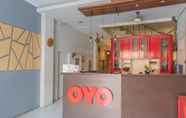 Lobby 7 OYO 1111 Pasar Baru Inn