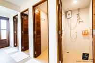 Phòng tắm bên trong Baan Heart Thai