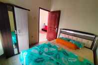 ห้องนอน Comfort Room at Homestay Saudara Syariah