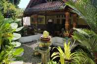 Lobby Villa Bale Seni