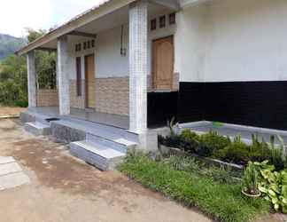 Exterior 2 Hendry Homestay