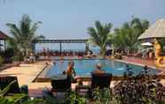 Kolam Renang 4 Nakara Long Beach Resort (SHA Extra Plus)