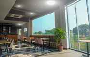 Bar, Kafe, dan Lounge 4 Front One Hotel Airport Solo