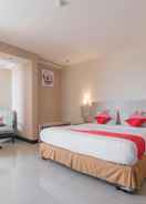 BEDROOM OYO 1081 Allson City Hotel Makassar