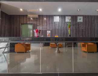 Sảnh chờ 2 OYO 1081 Allson City Hotel Makassar