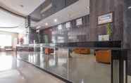 Lobby 6 OYO 1081 Allson City Hotel Makassar