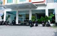 Bên ngoài 3 N2 Hotel Gunung Sahari