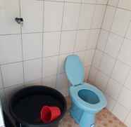 Toilet Kamar 5 Wisma Sarah I