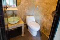 Toilet Kamar The Rest Hotel