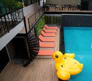 สระว่ายน้ำ 2 V20 Boutique Hotel By Locals