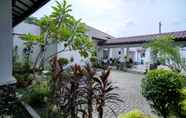 Others 5 RedDoorz @ Avros Guest House Medan