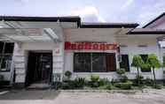 Others 4 RedDoorz @ Avros Guest House Medan