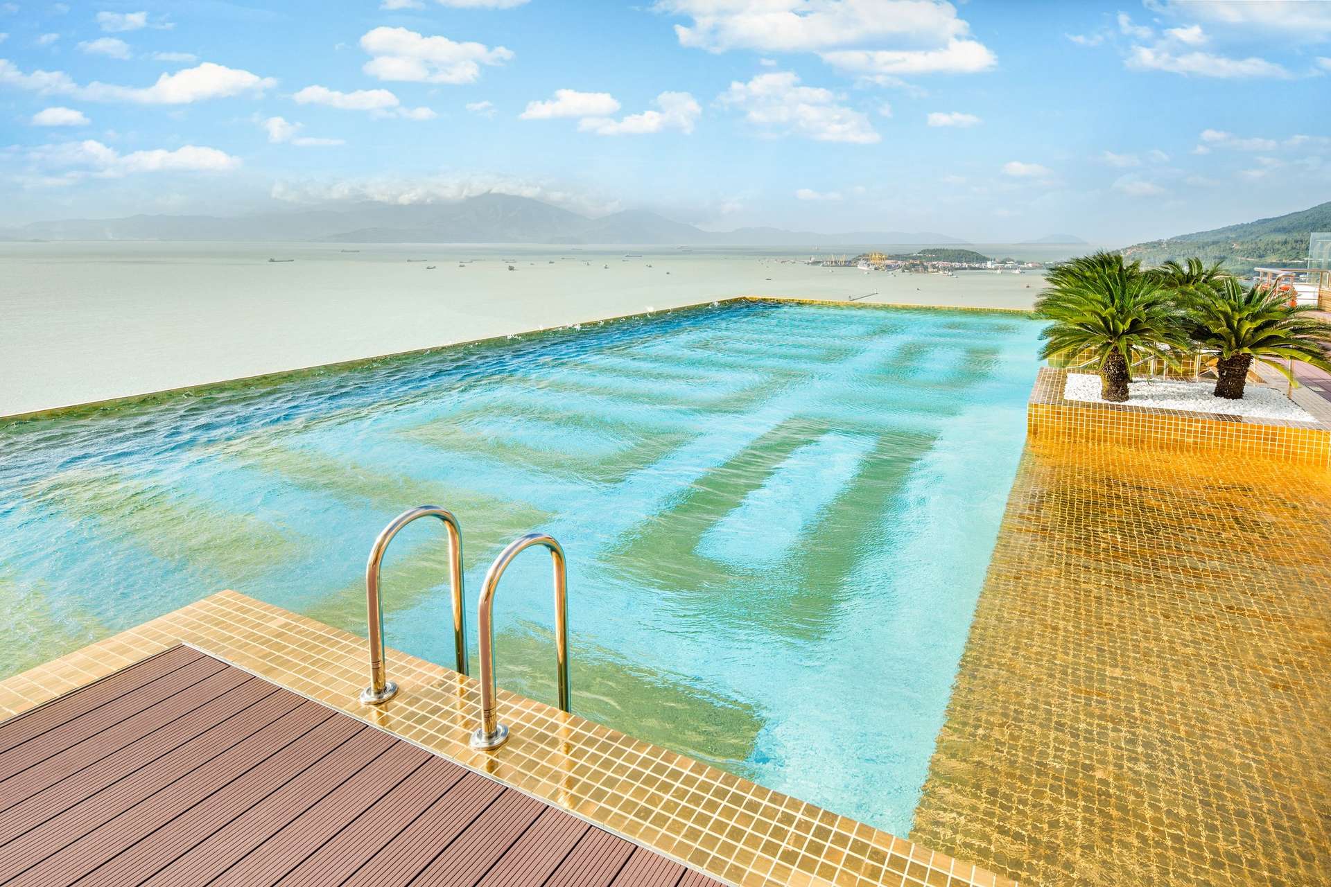 Khách sạn Wyndham Danang Golden Bay - Khách sạn 5 sao Đà Nẵng