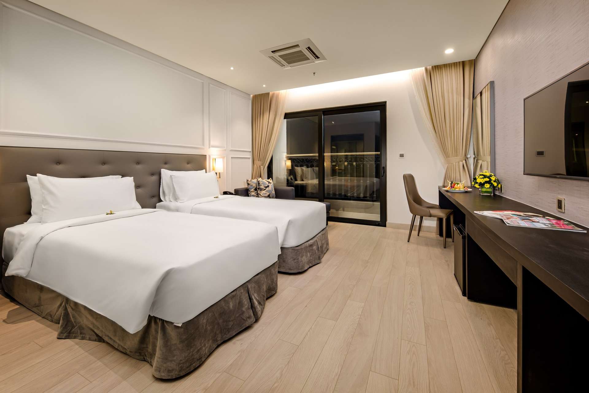 Khách sạn Wyndham Golden Bay - Khách sạn gần chợ Cồn Đà Nẵng