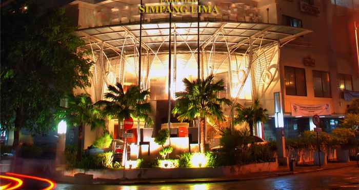 Bangunan Hotel Grand Arkenso Parkview Simpang Lima Semarang