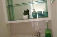 In-room Bathroom Villa Nailah