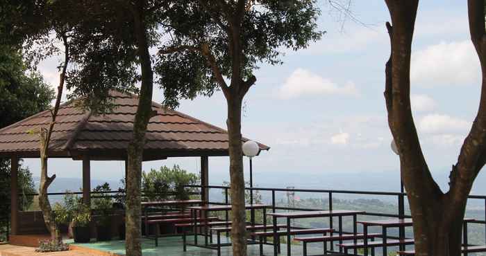 Bar, Cafe and Lounge Salak View Resort