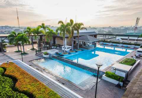 Kolam Renang L'Fisher Hotel