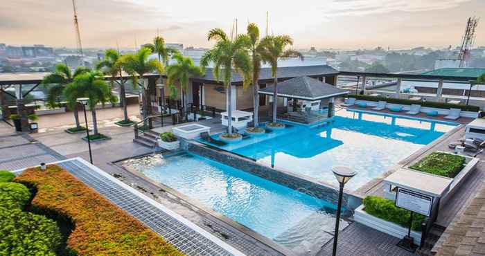 Swimming Pool L'Fisher Hotel