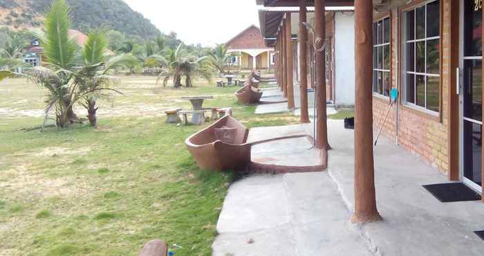 Luar Bangunan Teluk Sari Beach Resort