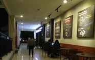 Bar, Cafe and Lounge 6 Sudirman Suite by NHM