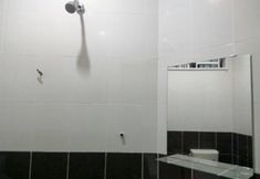 In-room Bathroom 7 Seri Guesthouse Dungun