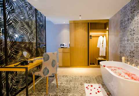 Phòng tắm bên trong Quinter Central Hotel Nha Trang