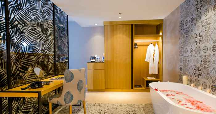 Phòng tắm bên trong Quinter Central Hotel Nha Trang