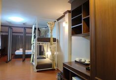 Bedroom 6 Star Bright Court