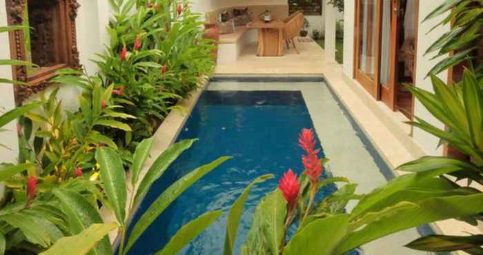 Swimming Pool Villa Plumbargo