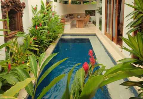 Kolam Renang Villa Plumbargo