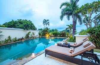 Swimming Pool 4 Bantal Guling Bali	