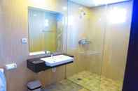 In-room Bathroom Akarsa Transit