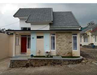 Exterior 2 Villa Puncak Garuda C1