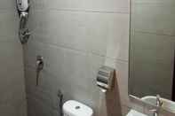 Phòng tắm bên trong Hotel Check-In Kuala Lumpur