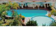 Swimming Pool Mutiara Baru Hotel