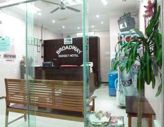 Lobi 2 Broadway Budget Hotel