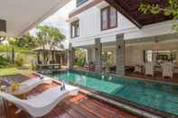 สระว่ายน้ำ Villa Club Corner Residence by Nagisa Bali