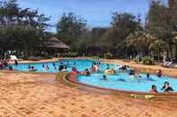 Hồ bơi Tran Chau Beach & Resort