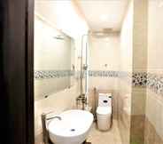 In-room Bathroom 7 Bazan Hotel DaLat