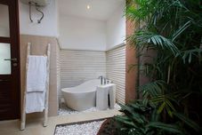 客室内バスルーム Villa Ashna by Nagisa Bali