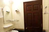 Toilet Kamar Maxims Hotel