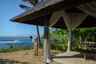 Layanan Hotel Komaneka at Keramas Beach